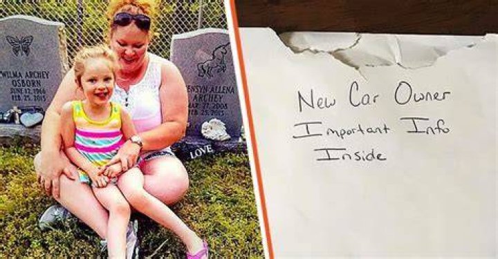 Sabrina Archey and her child [left], The note Sabrina Archey left the new car owner [right] | Photo: 