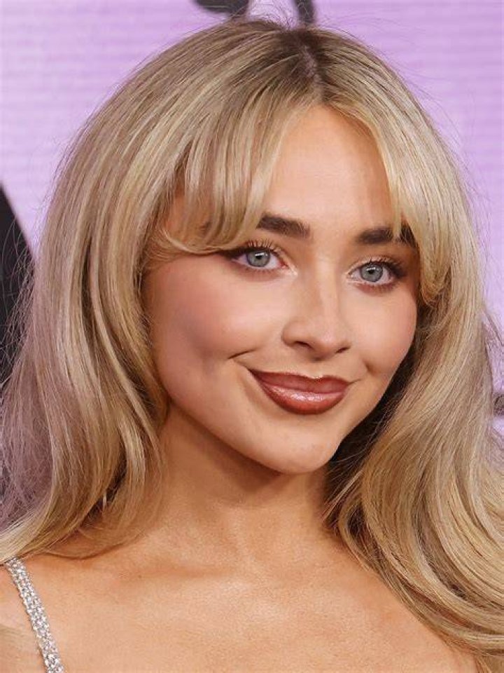 Sabrina Carpenter (Singer/Actress) Wiki, Height, Age, Boyfriend, Husband, Family, Biography