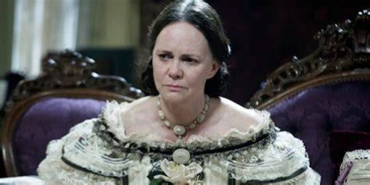 Sally Field appearing as Mary Todd in the movie "Lincoln" | Source: YouTube/AssociatedPress
