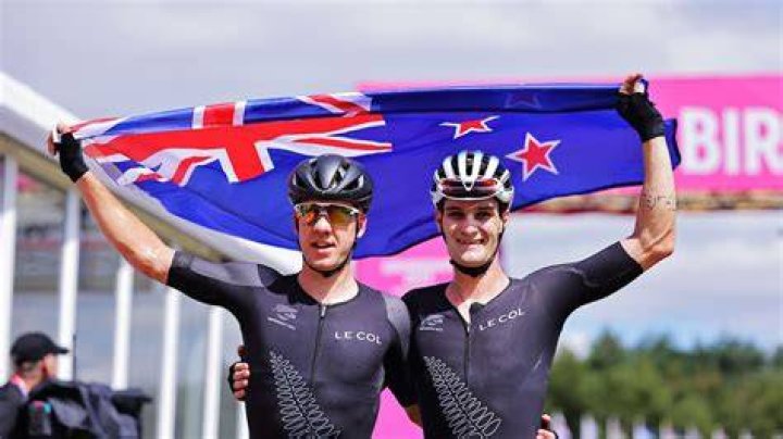 Sam Gaze (right) and Ben Oliver celebrate their 1-2 finish. Photo / Photosport