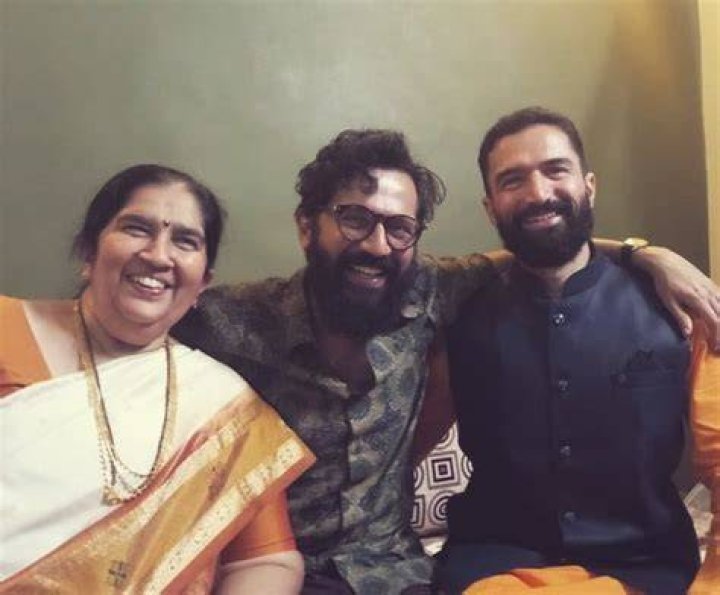 Sarang Sathaye Dharamveer मधली Anand Dighe यांची भूमिका नाकारली? Paula Mcglynn BE Rojgar
