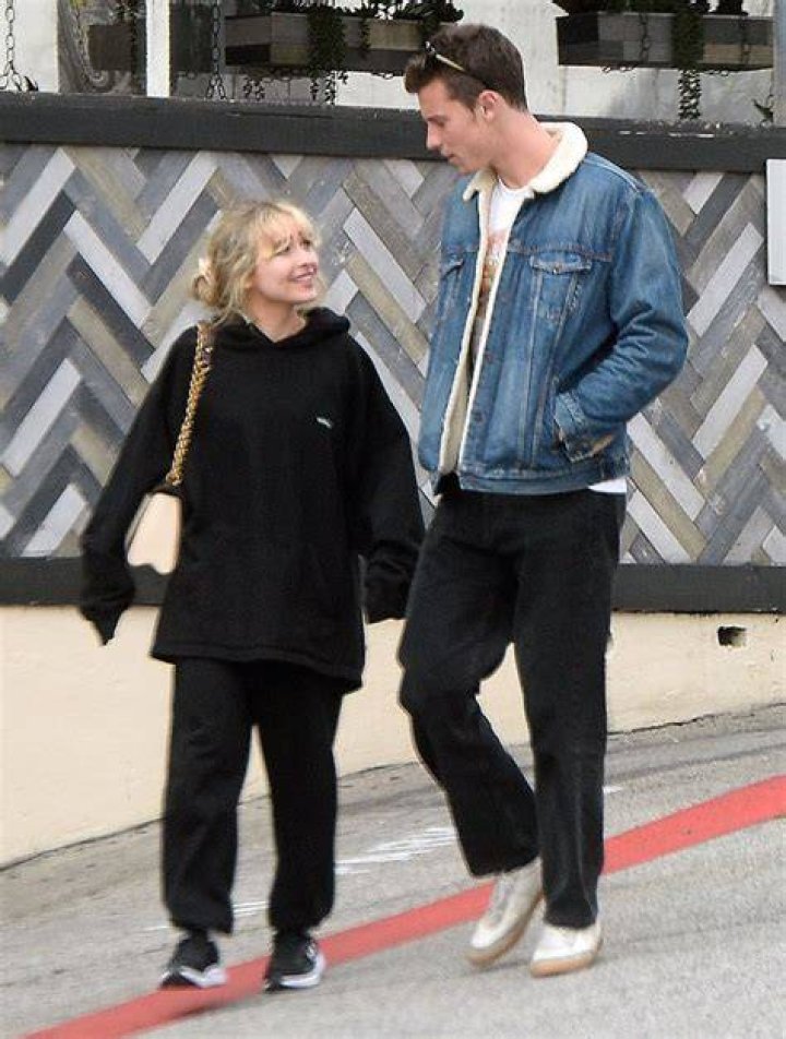 Shawn Mendes and Sabrina Carpenter step out together amid dating rumors Real News Aggregator&reg;