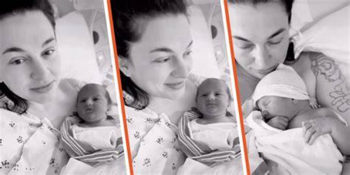 Shelbie Martin with her baby | Source: