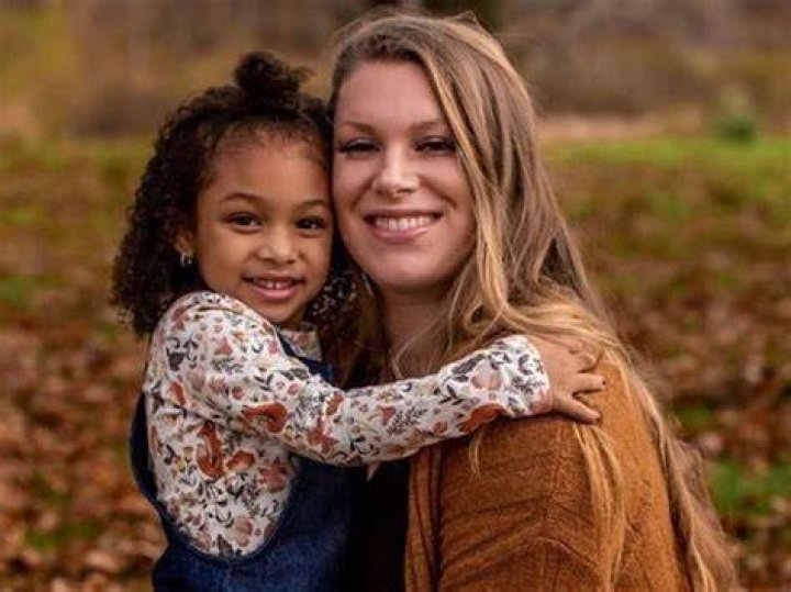 Shelbie Martin with her daughter | Source: