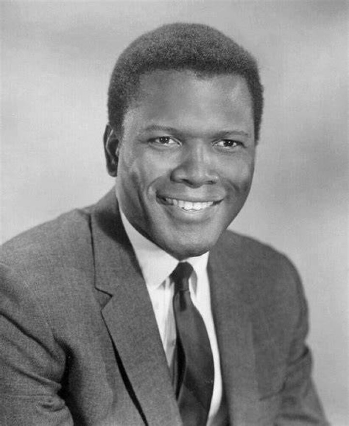 Sidney Poitier smiling in 2002