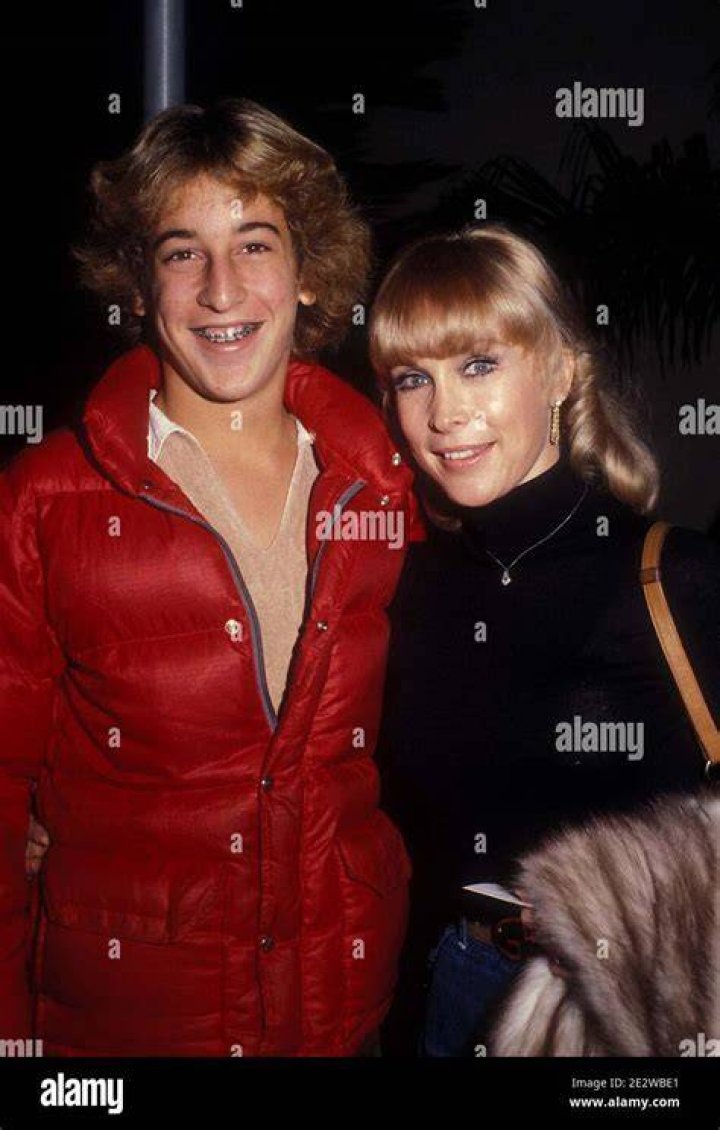 Singer Barbara Eden and son Matthew Ansara attend the "Hollywood Walk of Fame Ceremony Honoring Barbara Eden with a Star" on November 17, 1988 at 7003 Hollywood Boulevard in Hollywood, California | Source: Getty Images