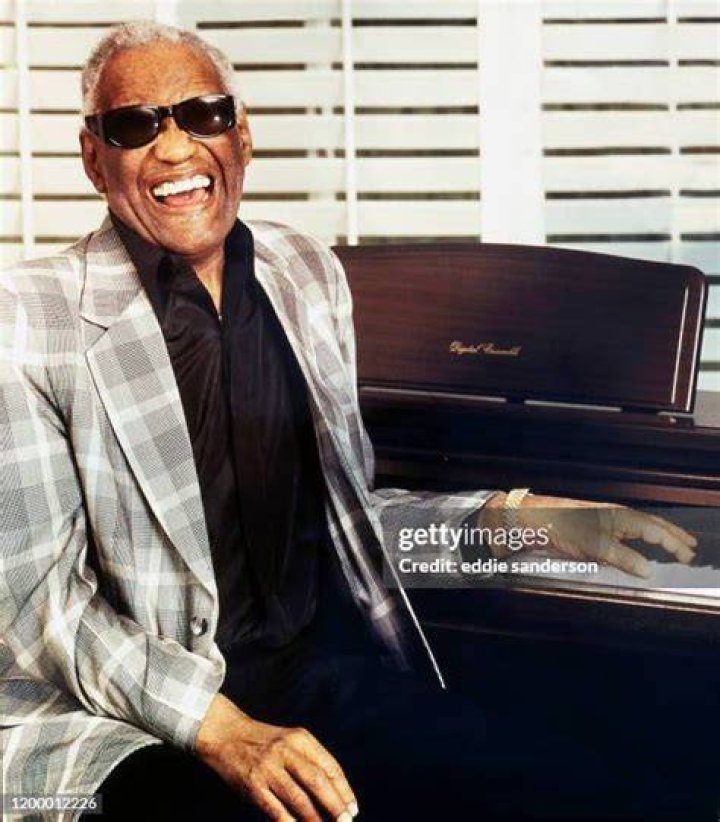 Singer Ray Charles sitting at the piano in his home studio in Los Angeles in May 1995. | Source: Getty Images