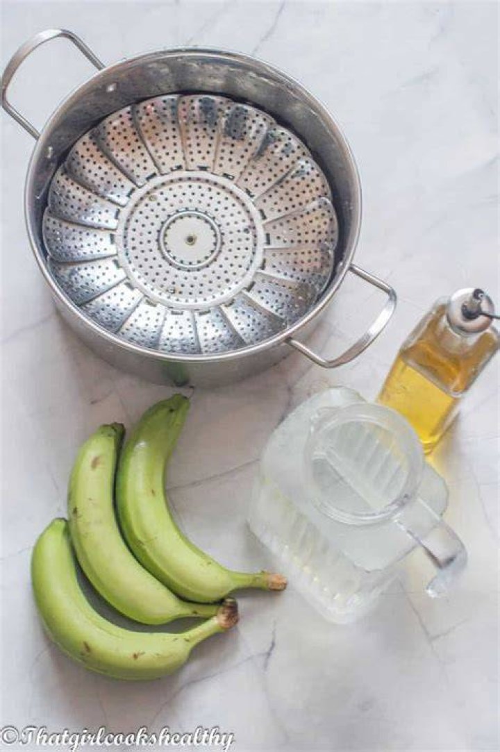 Some cooks have used bananas and coated them in chocolate and pancakes, while others have used candied ginger, sweet rice, and biscuits.