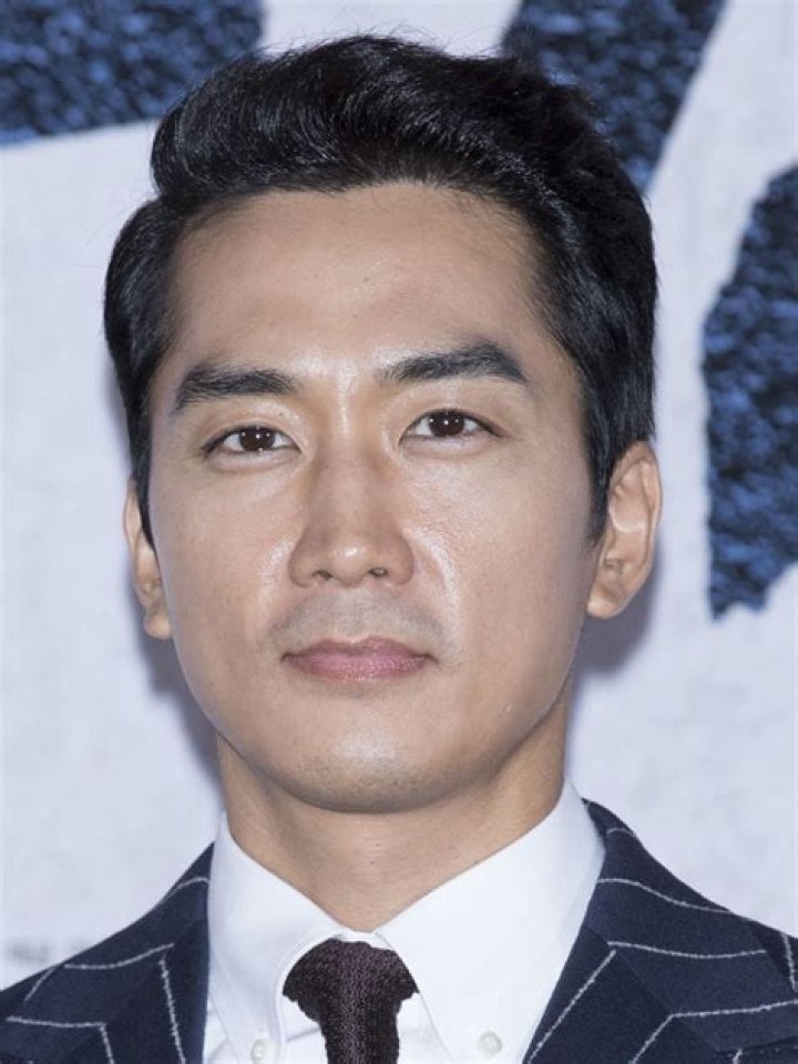 Song Seung Heon's Agency Clarifies That Liking ExGirlfriend Liu Yifei's Post Was Just an