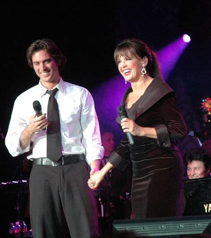Stephen Blosil during the Marie Osmond's Magic of Christmas show on December 1, 2007, in New Jersey | Source: Getty Images