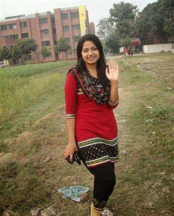 sweet college girls Pakistani girls sexy and hottest pics also MMS