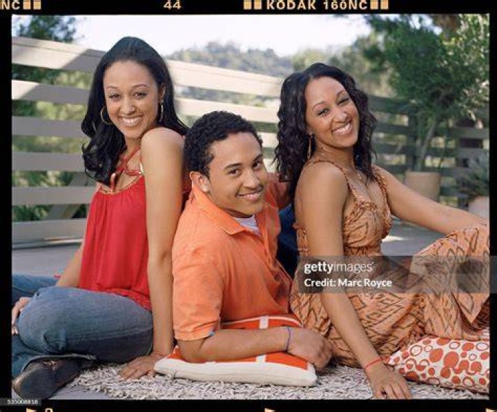 Tahj, Tia and Tamera Mowry's comments on their youngest brother Tavior's latest Instagram post. | Photo: Instagram/taviordontaemowry