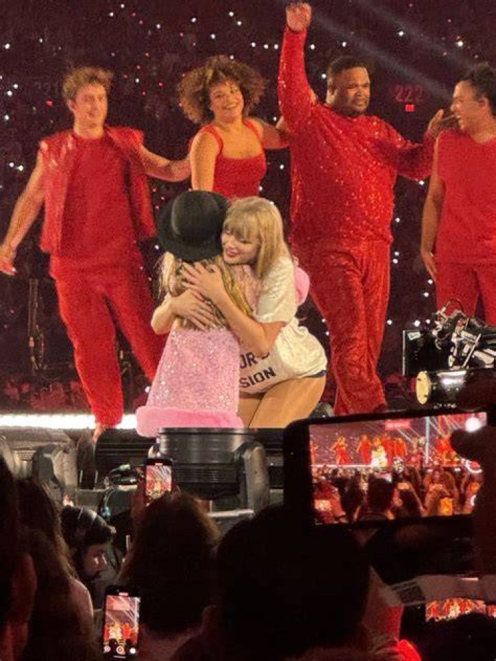 Taylor Swift Gives Fan Her '22' Hat During Tokyo &lsquo;Eras Tour&rsquo; Show