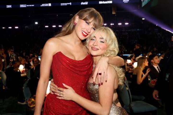 Taylor Swift & Sabrina Carpenter&rsquo;s Height Contrasts at AMAs Go Viral Footwear News