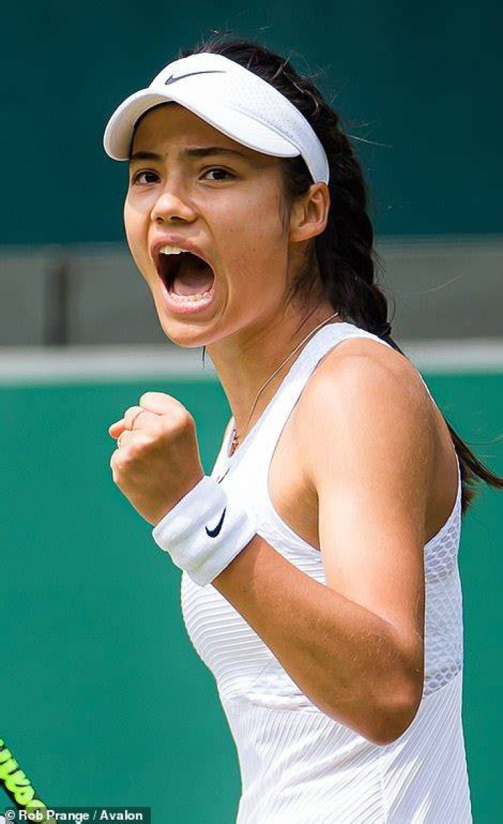 The downpour is delaying Raducanu's match against Australian player Ajla Tomljanovic on No1 Court
