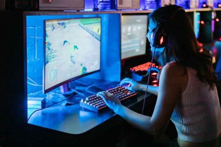The Gaming Scene How a Pro Gamer Actually Looks (20 Great Hairstyles) Men Hairstyles World