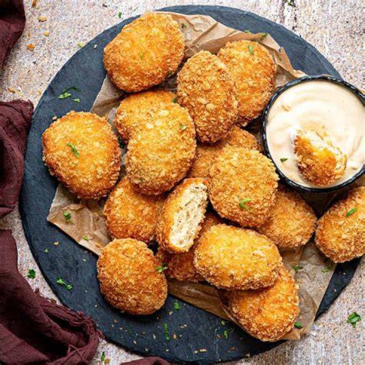 The nuggets are made with chicken breast and come with a choice of dips, including sweet chilli