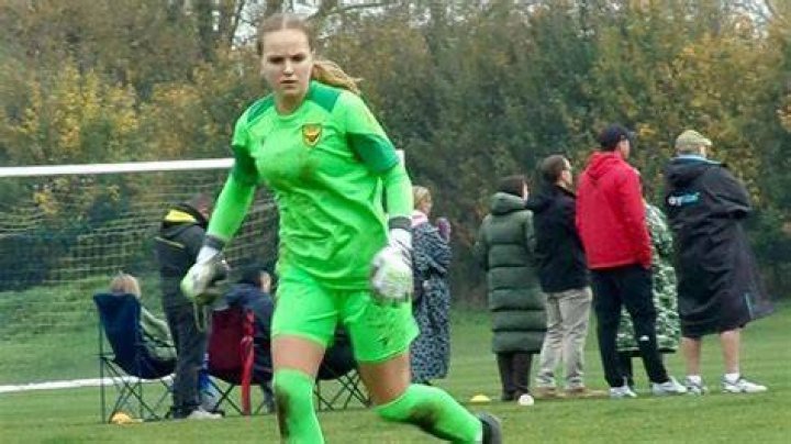 The teenager (pictured) is one of roughly 600 Australians diagnosed with Hodgkin's lymphoma every year