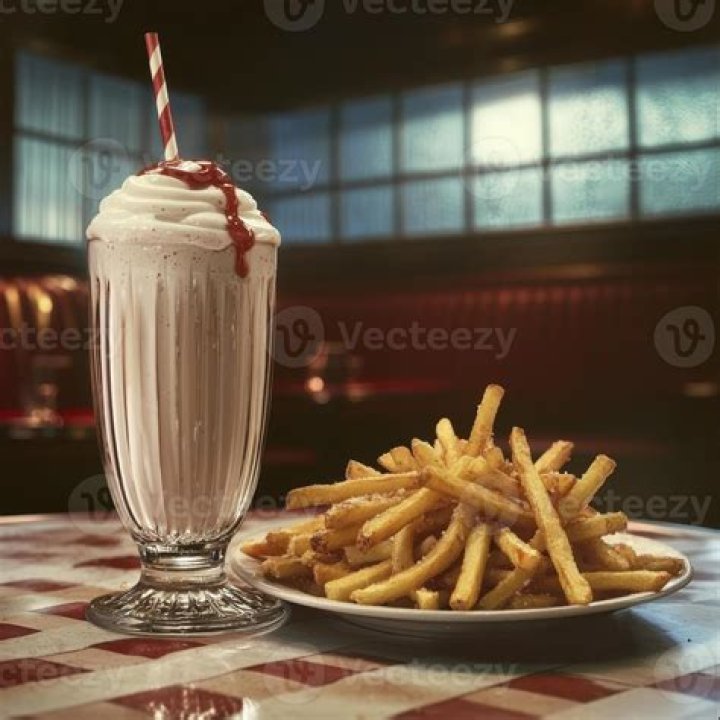 TikToker buys milkshake and fries for a homeless man | Photo: TikTok/@itsnastynaz