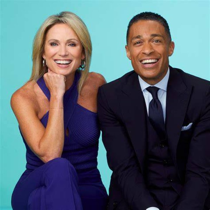 TJ Holmes and Amy Robach embracing during the 2022 United Airlines NYC Half Marathon on March 20, 2022, in New York City | Source: Getty Images