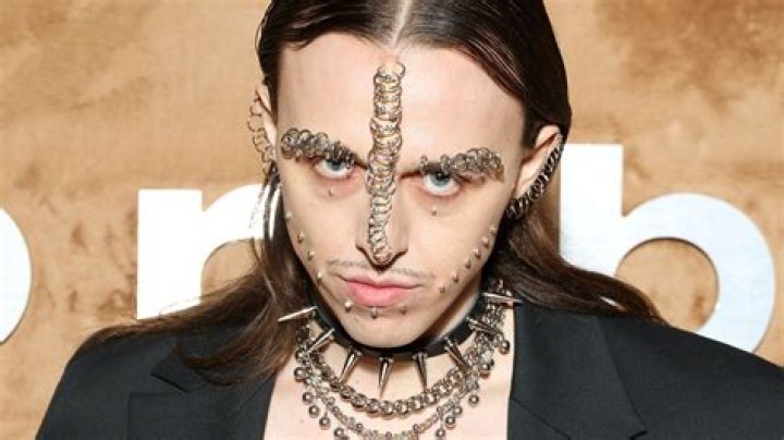 Tommy Cash qui&eacute;n es y por qu&eacute; causa sensaci&oacute;n en Fashion Week GQ