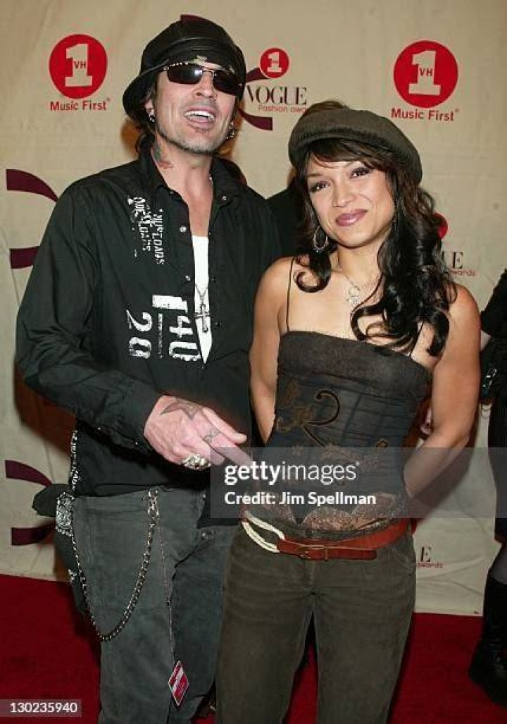 Tommy Lee And Mayte Garcia At Vh1 Vogue Fashion Awards Ny 10152002 By Cj Contino Celebrity