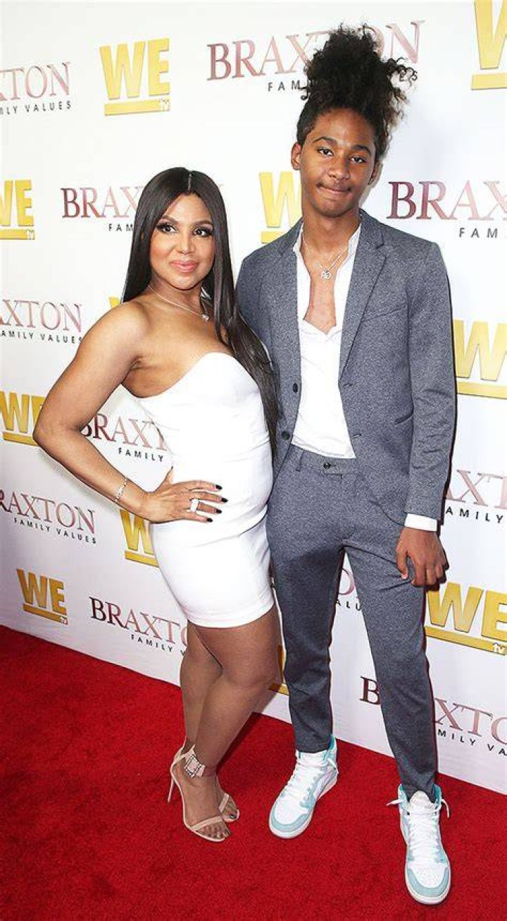 Toni Braxton and son Diezel arrive at "2009 American Music Awards" at the Nokia Theater L.A on November 22, 2009, in Los Angeles, California. | Source: Getty Images