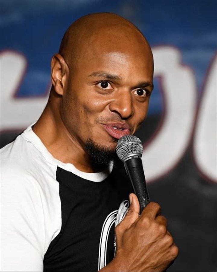 Tony Baker performs onstage at The Ice House Comedy Club in Pasadena, California on October 27, 2017. | Photo: Getty Images