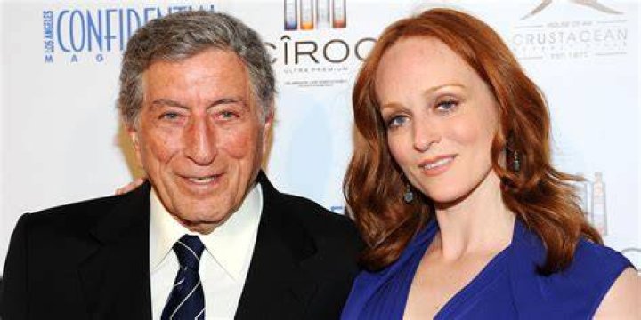 Tony Bennett, his daughter, singer Antonia Bennett, and son, producer Danny Bennett, at the Clive Davis pre-Grammy party at the Beverly Hills Hotel, Beverly Hills, California, February 26, 2002. | Source: Getty Images