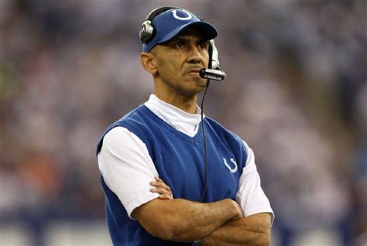Tony Dungy head coach of the Indianapolis Colts looks on from the sideline against the Chicago Bears at Soldier Field on November 21, 2004 in Chicago, Illinois | Photo: GettyImages