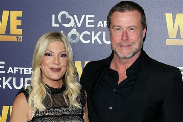 Tori Spelling, Dean McDermott, and their children on August 16, 2009 in Los Angeles, California | Source: Getty Images