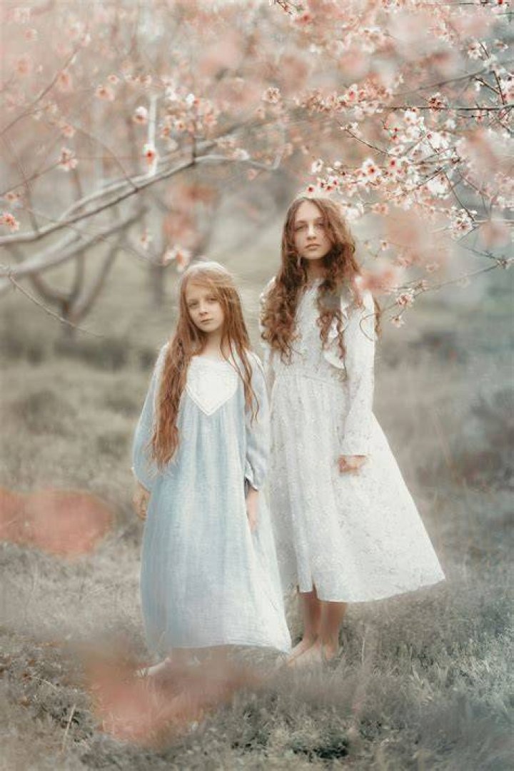 Twin girls | Source: Unsplash