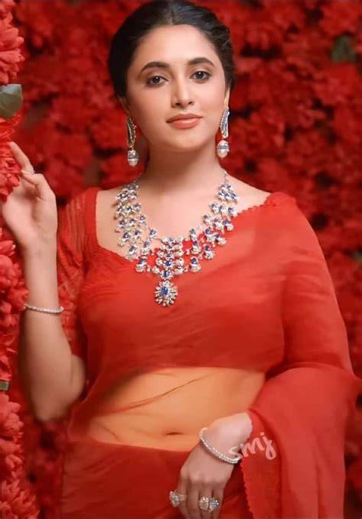 Unseen Pics of Priyanka Mohan Hot Photo of Priyanka Mohan Sexy Pics of Priyanka Arul Mohan