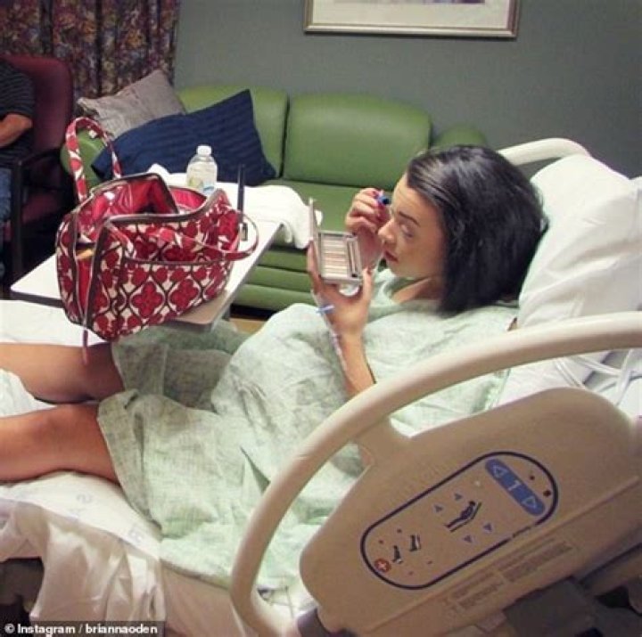 US blogger Brianna Lynch admitted it had been hard applying her make up while having a blood pressure cuff around her wrist and we can understand why