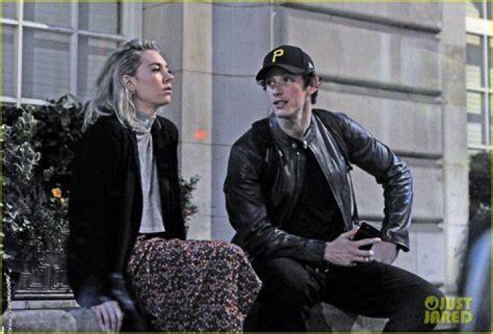 Vanessa Kirby and Callum Turner at a Halloween Party in London on October 27, 2017. | Source: Getty Images