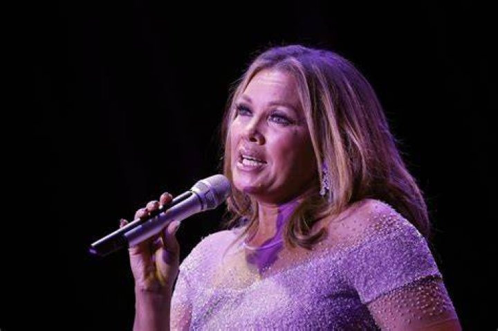 Vanessa Williams performing during Sheen Center's "Vanessa Williams & Friends: Thankful for Christmas" in New York City in November 15 | Photo: Getty Images.