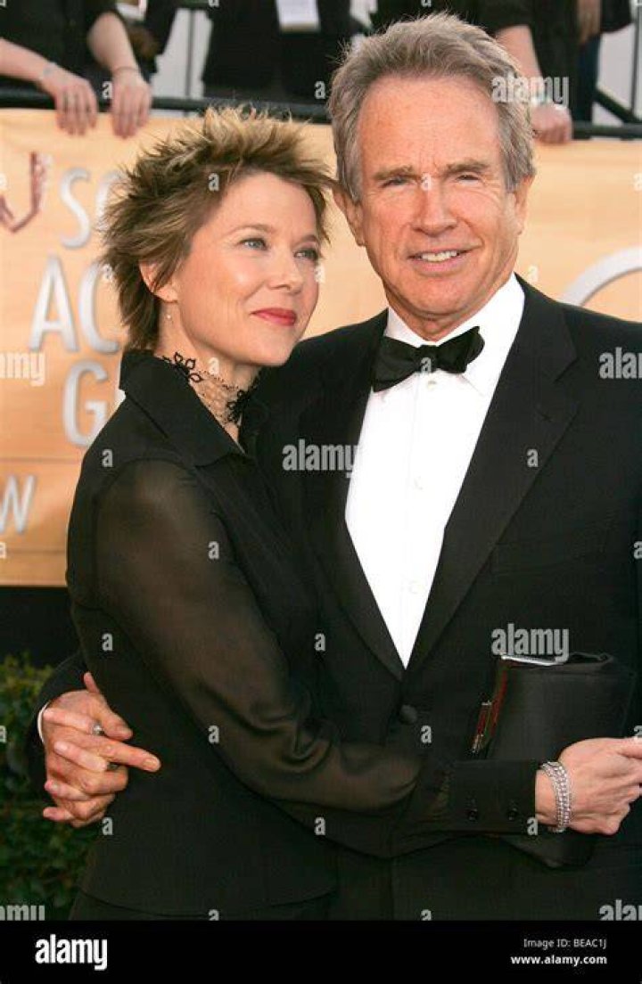 Warren Beatty poses with wife Annette Bening and children Isabel, Ella, Benjamin and Kathlyn at the 27th Annual Kennedy Center Honors at U.S. Department of State, December 4, 2004, in Washington, DC. | Source: Getty Images.