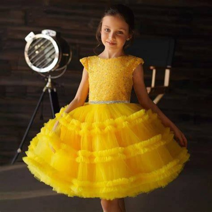 (WATCH FREE) Yellow Dress Girl Rock Paper Scissors Video Viral On Social Media Yellow Dress