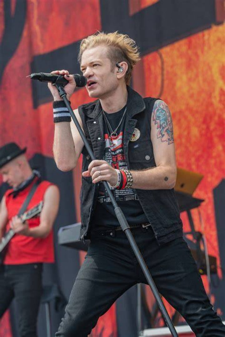 What happened to Deryck Whibley? His Age, Height, Net Worth Biography Tribune