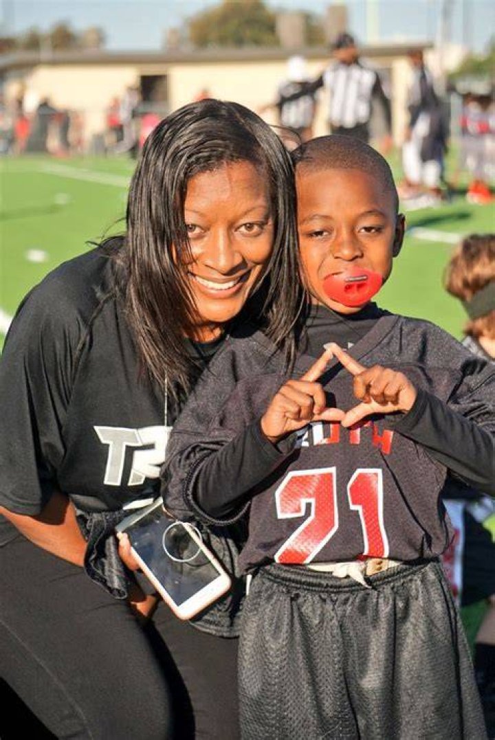 Who Are Deion Sanders Siblings?