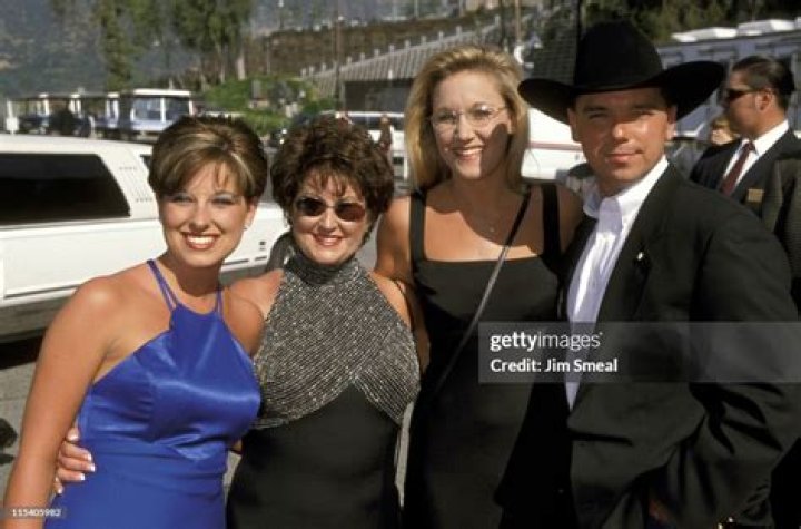 Who Is Jennifer Chandler? Kenny Chesney Sister And Family
