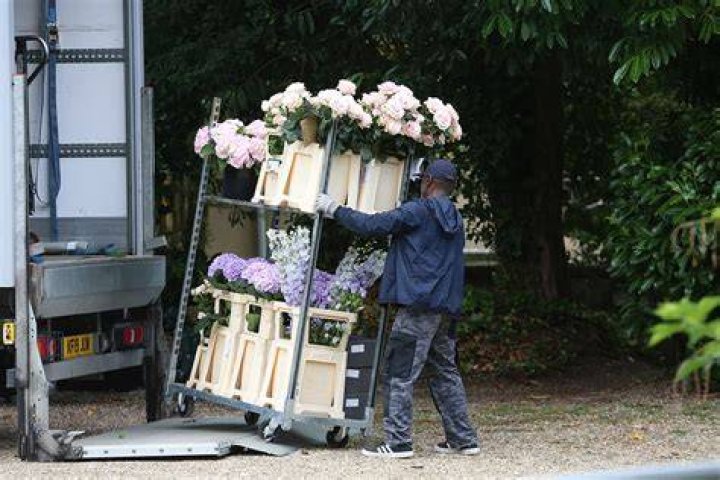 Wow! The flower arrangements comprised hydrangeas and roses in purple, pink and green hues