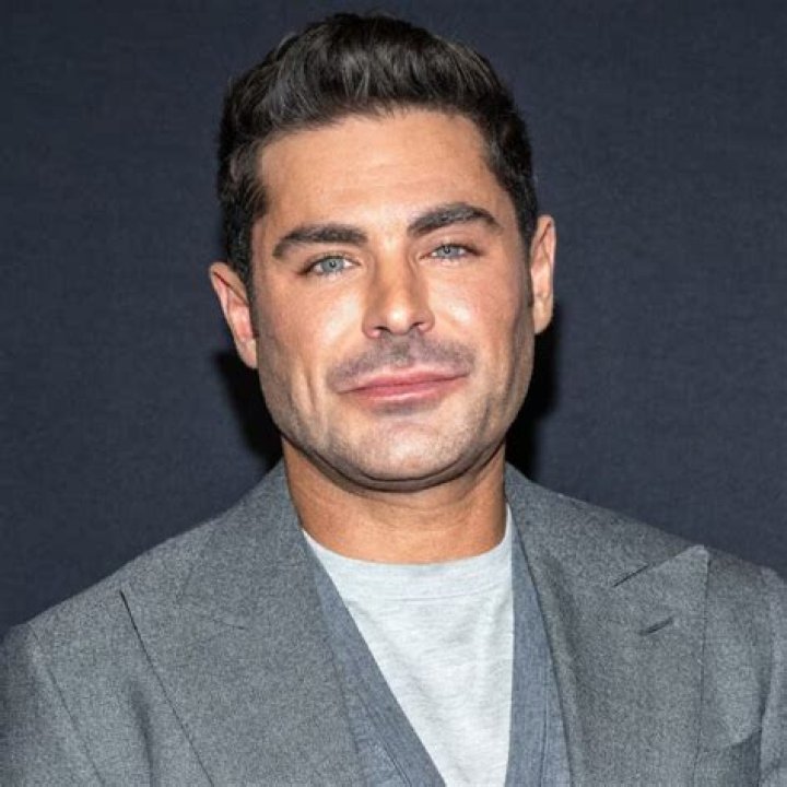 Zac Efron holding a plate in his Netflix series, "Down to Earth," in a video dated August 13, 2020 | Source: