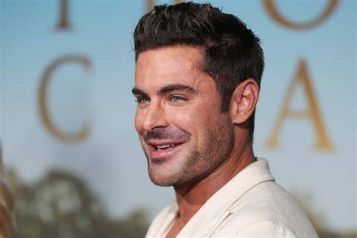 Zac Efron in his LA residence, as seen in a video dated September 27, 2017 | Source: