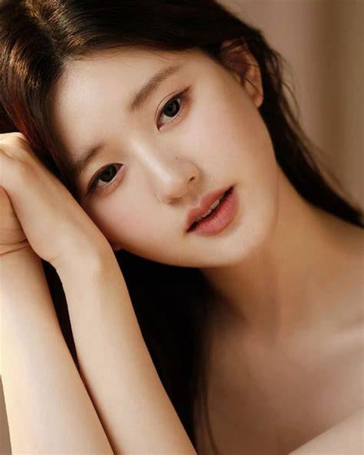 Zhao Lusi 16 years old vs 23 years old,... Star Dramachaser